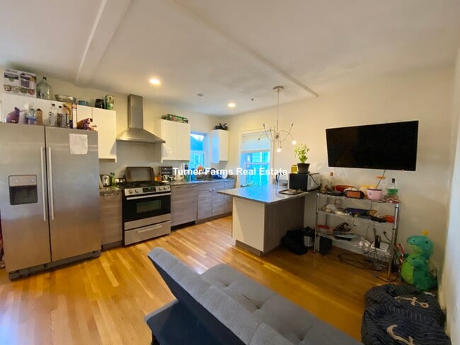 Foto del edificio - 128 Hillside St