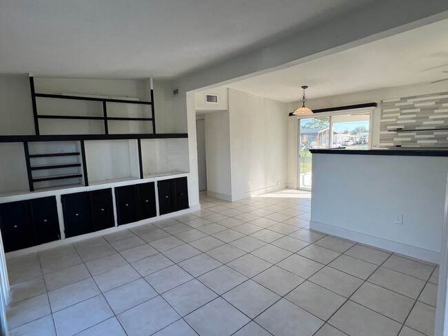 Foto del edificio - ** Annual ** 2 Bed / 1 Bath Single Family ...