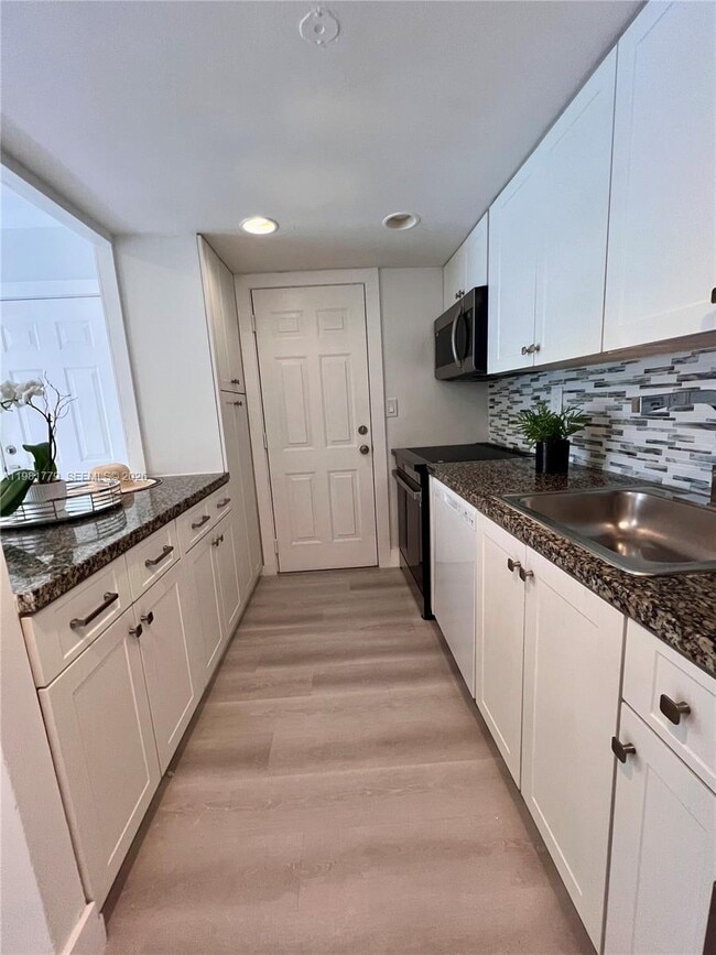 Building Photo - 290 Sunrise Dr