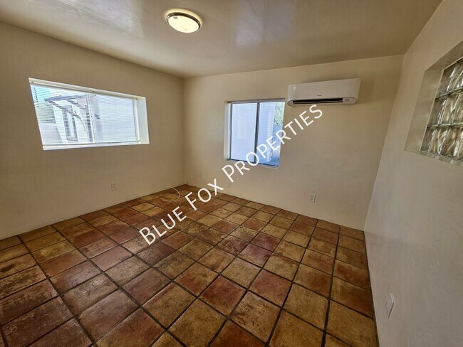 Foto del edificio - 3401 E Bermuda St
