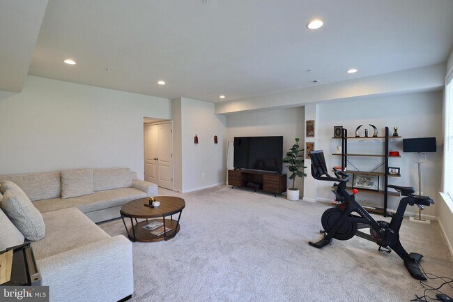 Building Photo - 7517 Van Allen Ln