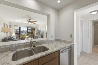 Building Photo - 801 River Point Dr