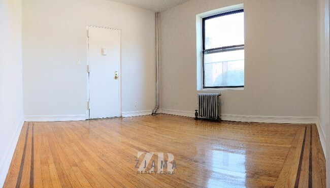 Foto del edificio - 8678 Bay Pkwy