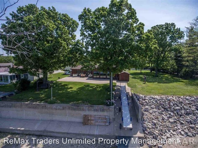 Building Photo - 1175 Sunset Dr