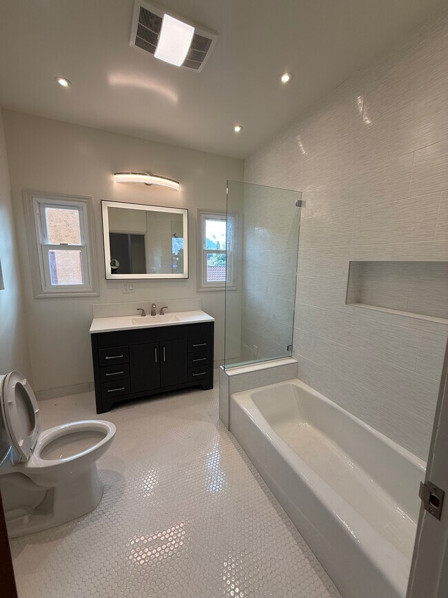 Foto del edificio - 1035 Meadowbrook Ave