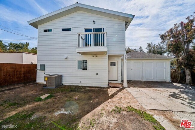 Building Photo - 3 br, 1.5 bath House - 832 1/2 S Norton Av...