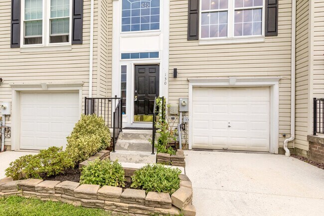 Building Photo - Modern Comfort Meets Everyday Convenience in this Stunning Forest Hill Townhome with 3 Beds & 3.5...