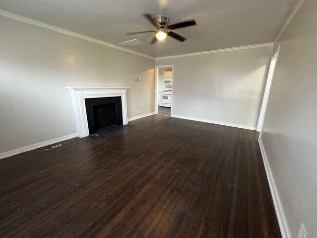 Building Photo - Cute 2 bedroom 1 Bath House!   Close to Mo...