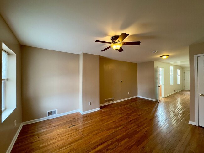 Foto del edificio - Charming 3 Bedroom/2.5 Bathroom Townhome in East Baltimore, MD!