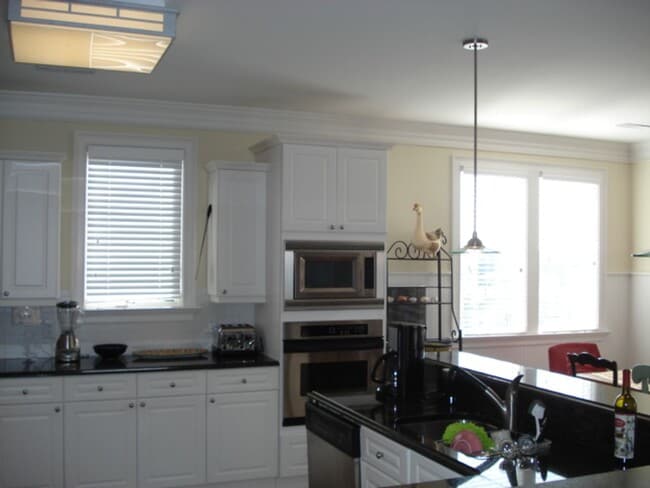 Building Photo - 4B Channel Ave