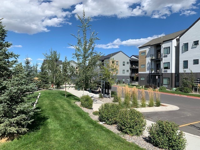 Building Photo - Top Floor-Gorgeous Unit Stunning Views-Luxury