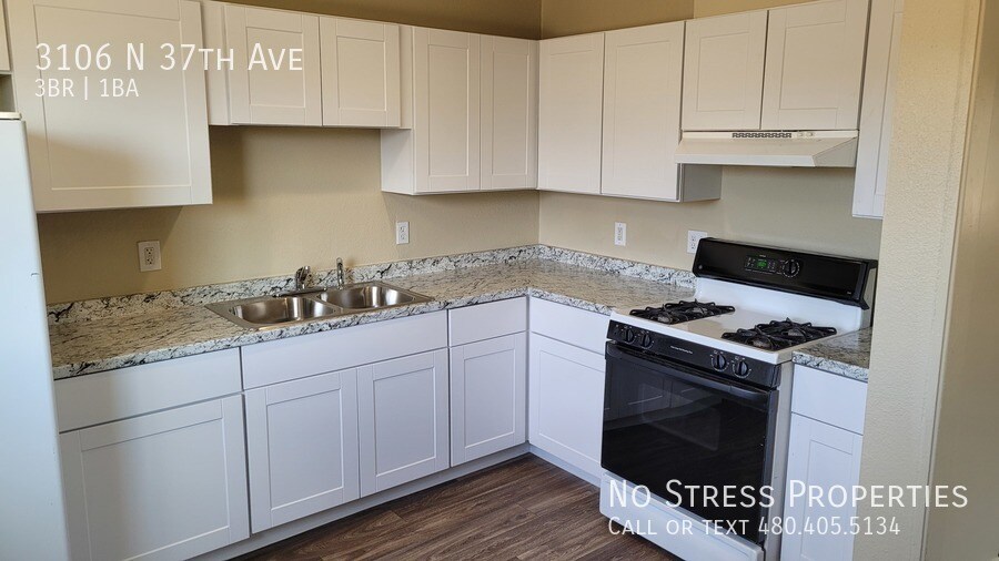 Foto principal - 3 Bed House off 35th Ave and Thomas!