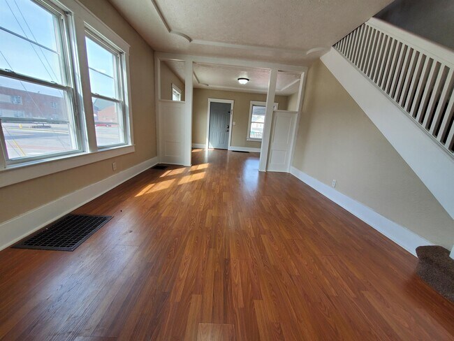 Building Photo - 748 S Union St