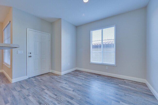 Building Photo - Guard Gated!!! Community Pool, Spa!!! Fitness Center!!! 1st floor condo!! One Car Garage!!! No Ca...