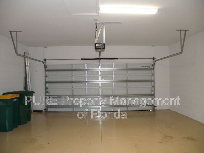 Building Photo - 9176 Glenforest Dr