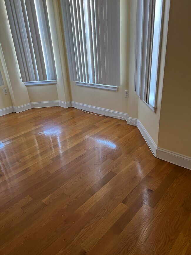 Building Photo - 90 Westland Ave