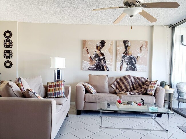 Foto del edificio - 120 Royal Pk Dr