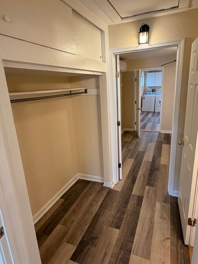 Building Photo - Newly Renovated 1BD/1BA with Washer/Dryer and shared backyard