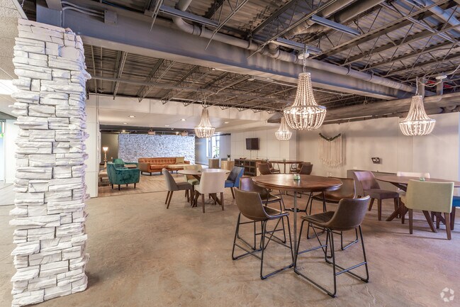 Sala comunitaria - The Village at Gray's Lake Apartments - Des Moines