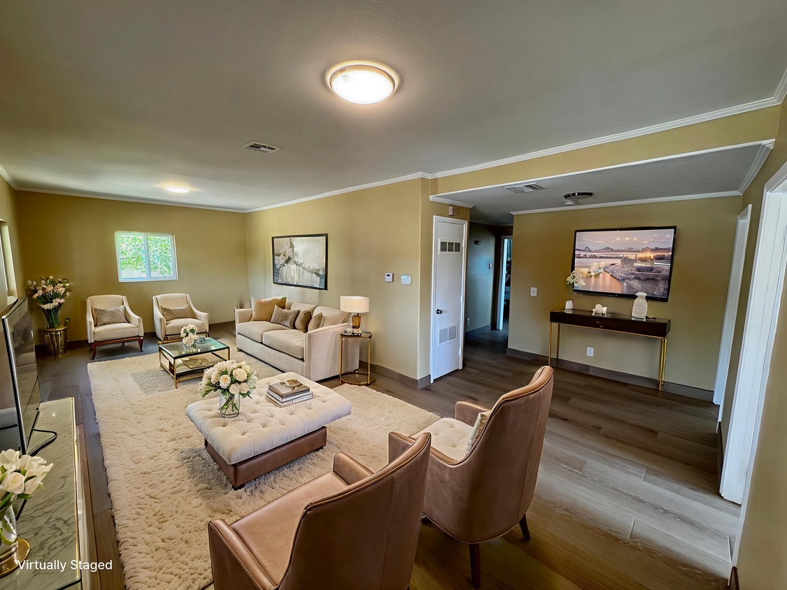 Foto principal - Newly Renovated 3 Bed, 3 Bath Ground Floor...