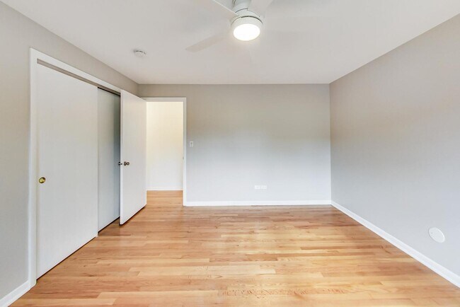 Foto del edificio - 16W641 56th Pl