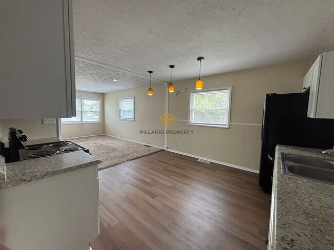 Building Photo - 5302 E Hill Dr
