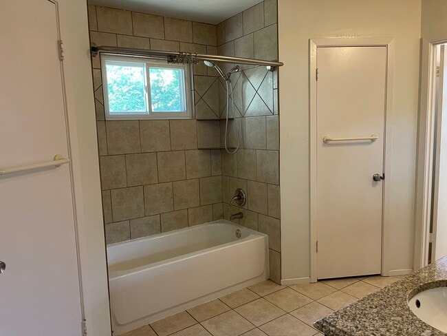 Building Photo - 3837 Cologne Ln