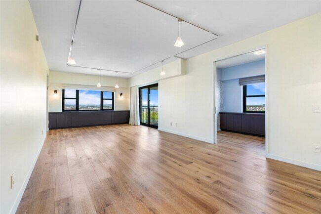 Building Photo - 7855 Boulevard E