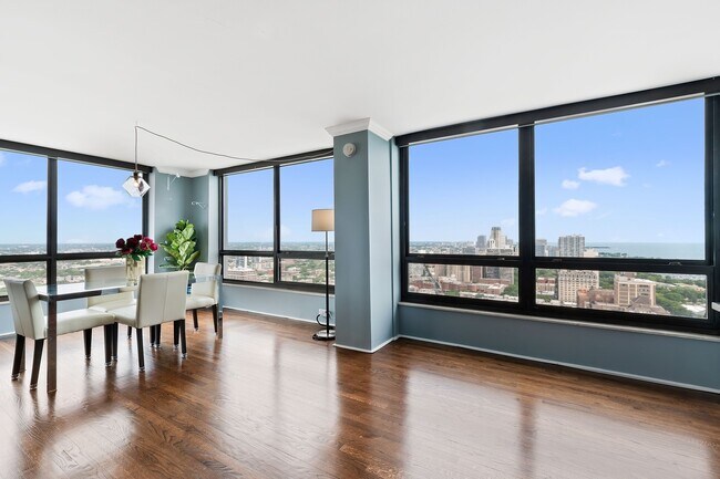 Building Photo - 2020 N Lincoln Park W