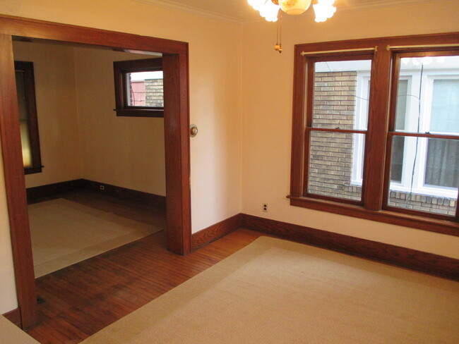 Building Photo - 613 Elm Ct