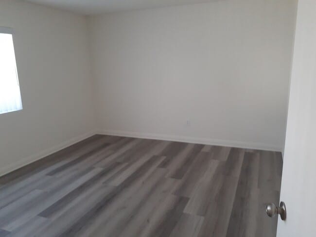 Building Photo - 1801 Bedford Ln
