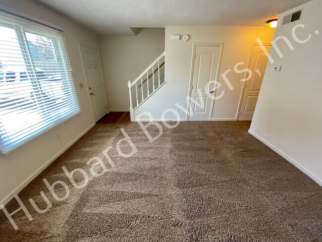 Building Photo - 502 Picadilly Square