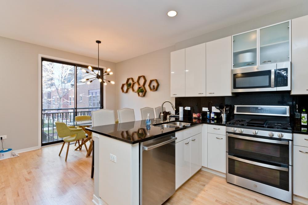 Foto principal - 2 bedroom in Chicago IL 60610