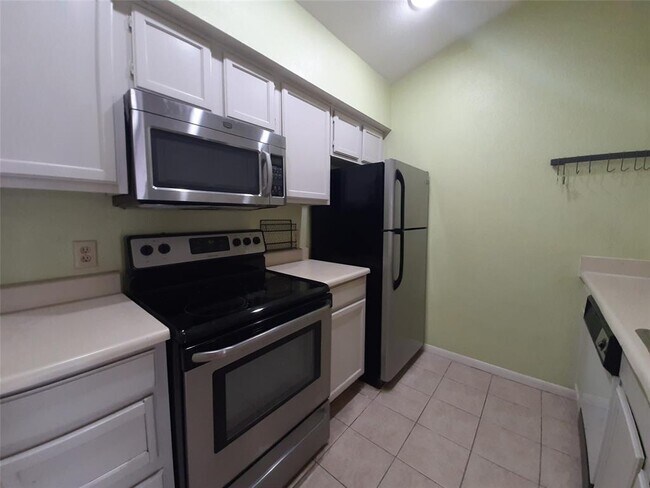 Building Photo - 2121 El Paseo St