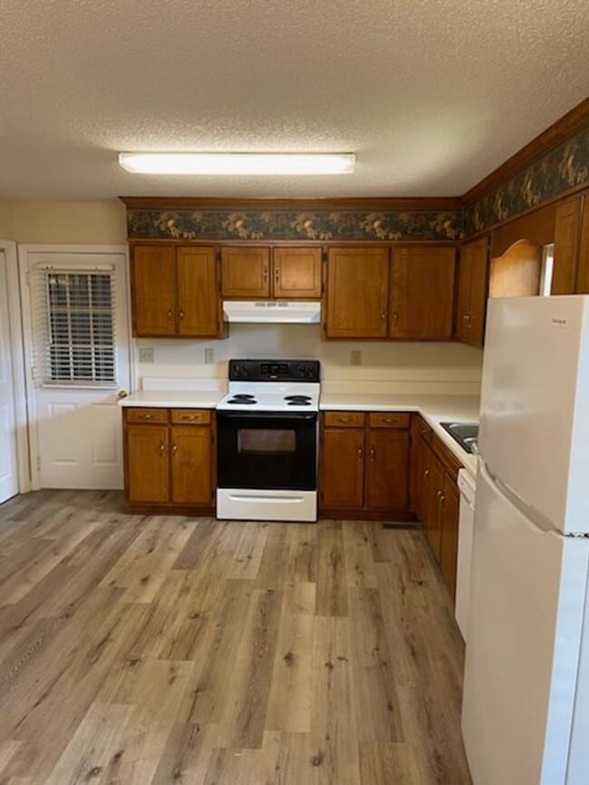 Building Photo - SINGLE FAMILY HOME
