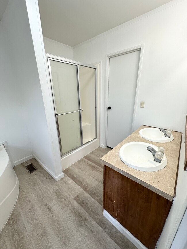 Foto del edificio - 1318 Cypress Island Hwy