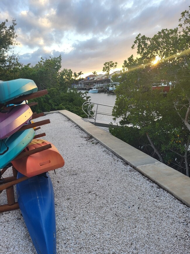 Foto del edificio - 4333 Bayside Village Dr