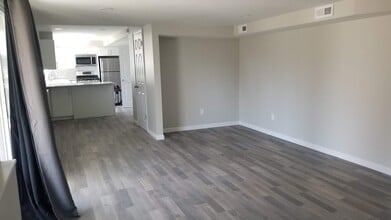 Building Photo - 10282 Golden Willow Dr