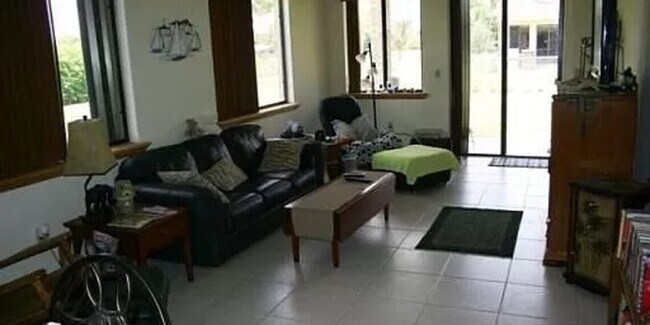 Foto del edificio - 527 NW 19th St