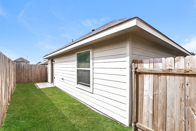 Building Photo - 19019 Moynihan Dr