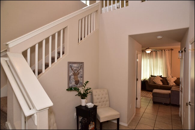 Building Photo - 6246 Viale Del Sol Ave