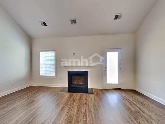 Building Photo - 110 Doral Blue Dr