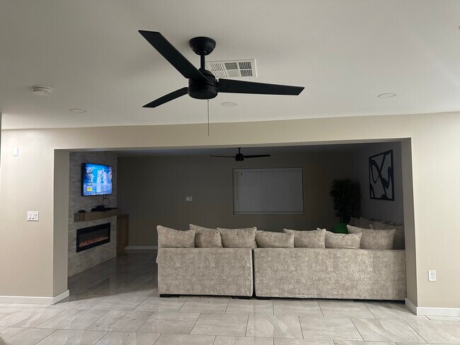 Foto del edificio - 4131 W Claremont St