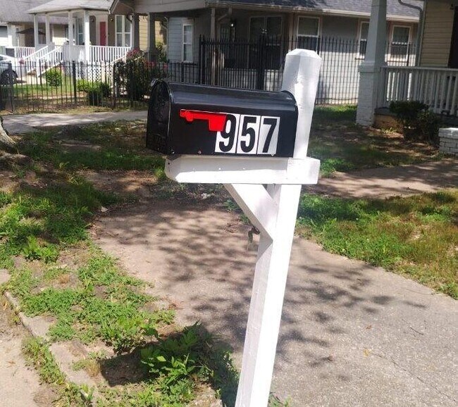 Foto del edificio - 957 Harwell St NW