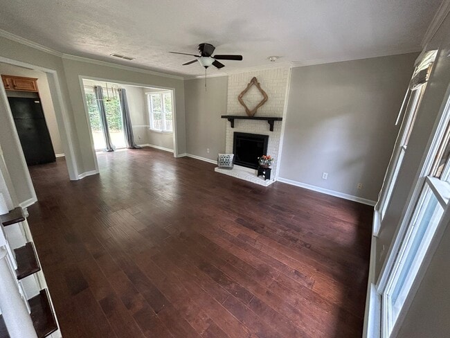 Building Photo - 104 Timber Walk