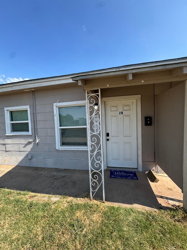 Primary Photo - 2379 Highland Ave