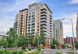 Building Photo - 900 Lenora St