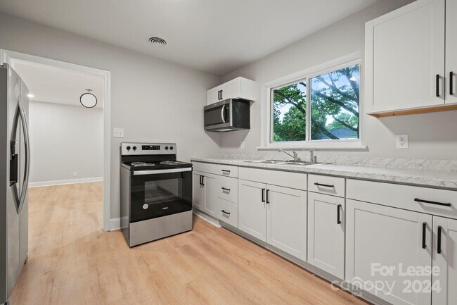 Building Photo - 2640 Ringwood St