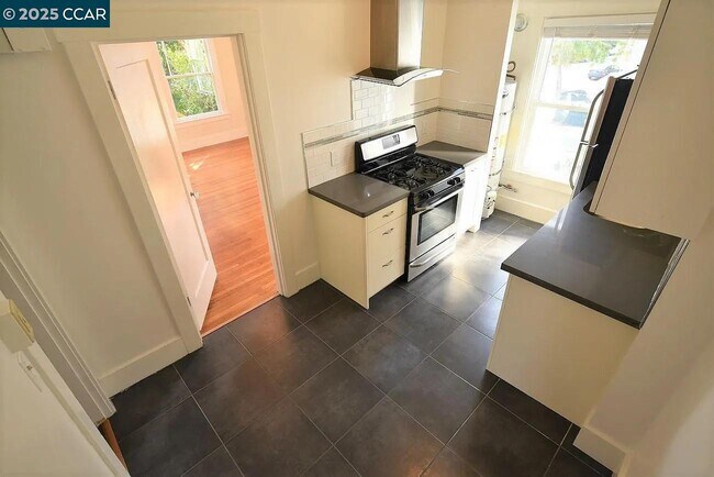 Foto del edificio - 3040 Telegraph Ave