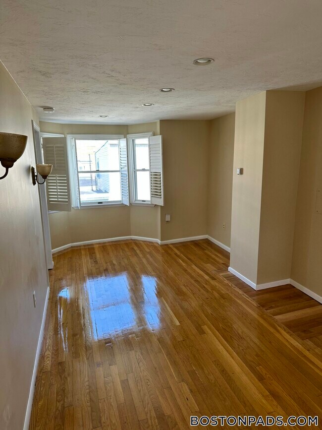 Building Photo - 5 Grimes St